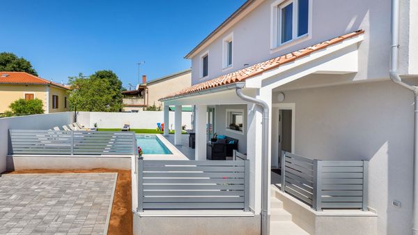 Villa Mateo - modern villa with private pool near the beach