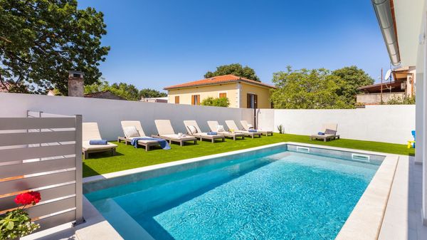 Villa Mateo - modern villa with private pool near the beach