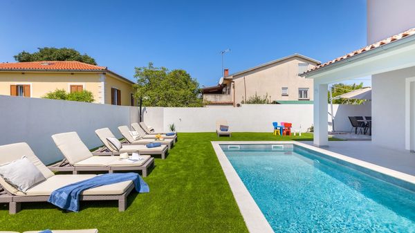 Villa Mateo - modern villa with private pool near the beach