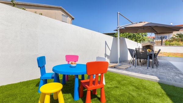 Villa Mateo - modern villa with private pool near the beach