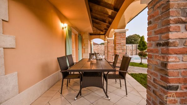 Traditionelle Villa Plasa mit Außenpool auf Krk