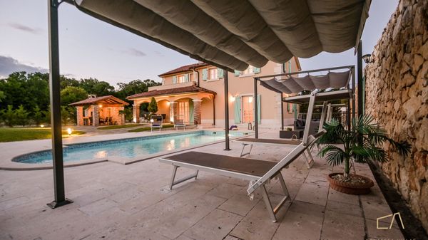 Traditionelle Villa Plasa mit Außenpool auf Krk