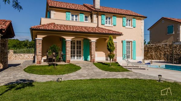 Traditionelle Villa Plasa mit Außenpool auf Krk