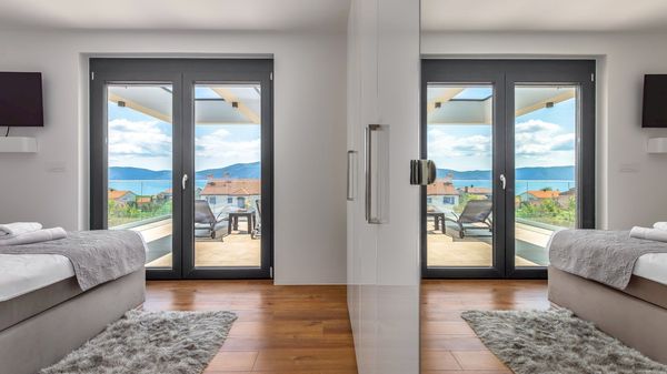 Stilvolle Villa Quadra mit Meerblick und Pool auf Krk