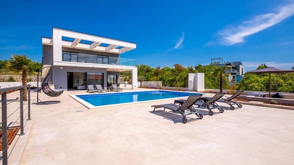 Stilvolle Villa Quadra mit Meerblick und Pool auf Krk