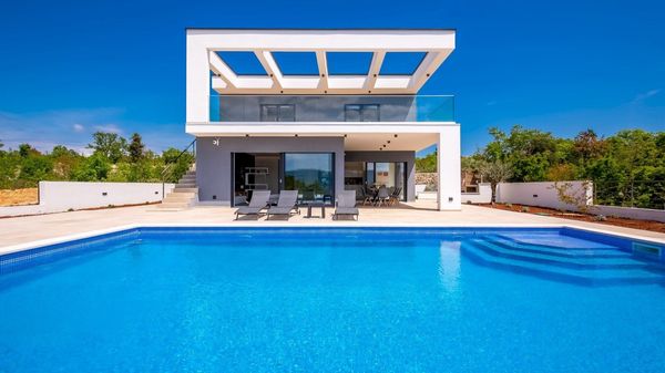 Stilvolle Villa Quadra mit Meerblick und Pool auf Krk