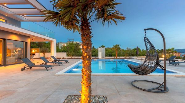 Stilvolle Villa Quadra mit Meerblick und Pool auf Krk