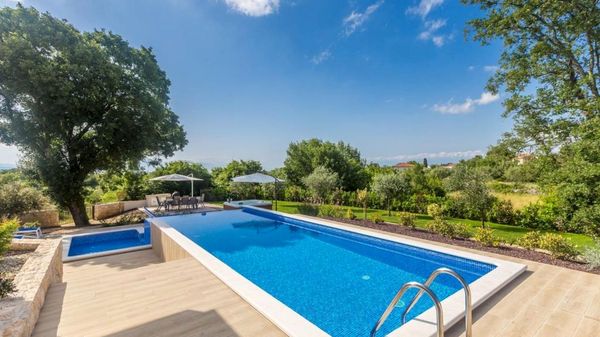 Stone house Villa Roko with a sea view and an outdoor pool on Krk