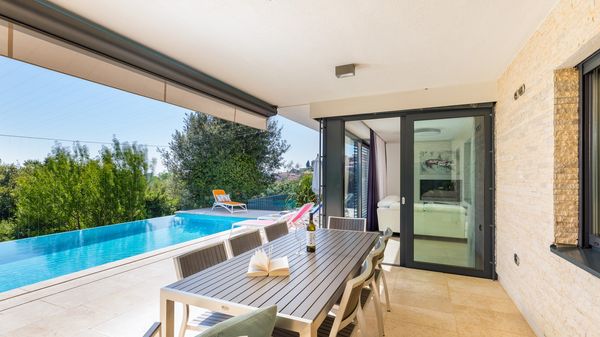 Villa Sara - Luxurious villa with private pool and sauna, near the beach in Vrsar