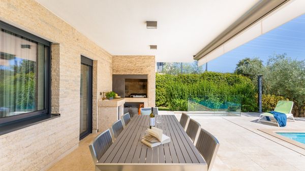 Villa Sara - Luxurious villa with private pool and sauna, near the beach in Vrsar