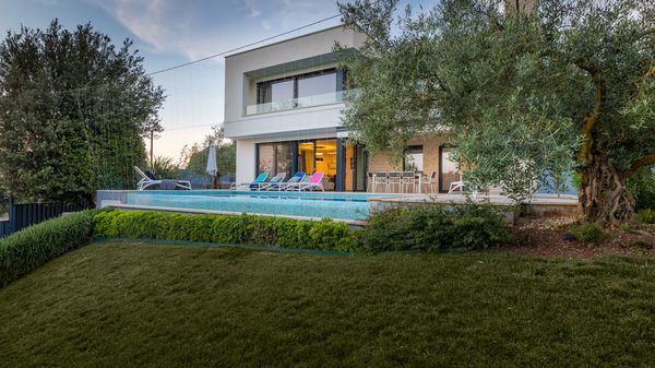 Villa Sara - Luxurious villa with private pool and sauna, near the beach in Vrsar