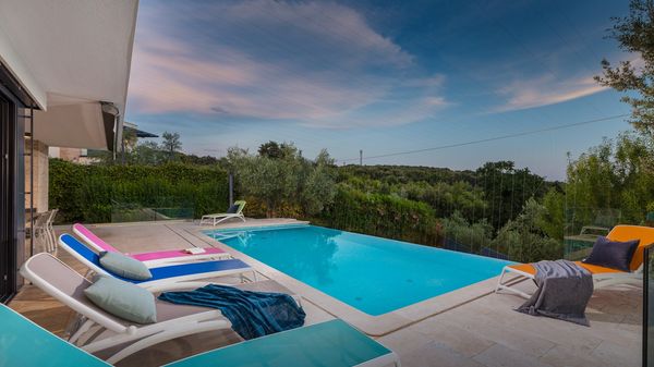 Villa Sara - Luxurious villa with private pool and sauna, near the beach in Vrsar