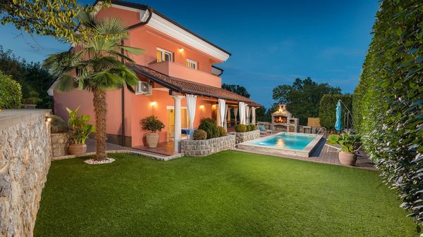 Villa Sole - mit beheiztem Pool, nahe dem Strand in Opatija