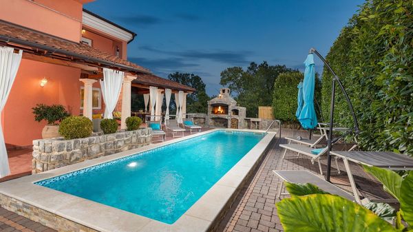 Villa Sole - mit beheiztem Pool, nahe dem Strand in Opatija