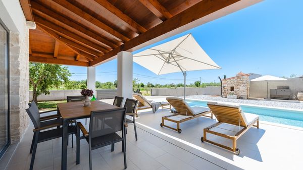 Villa Tonka - prekrasna vila s privatnim bazenom u Puli
