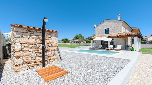 Villa Tonka - prekrasna vila s privatnim bazenom u Puli
