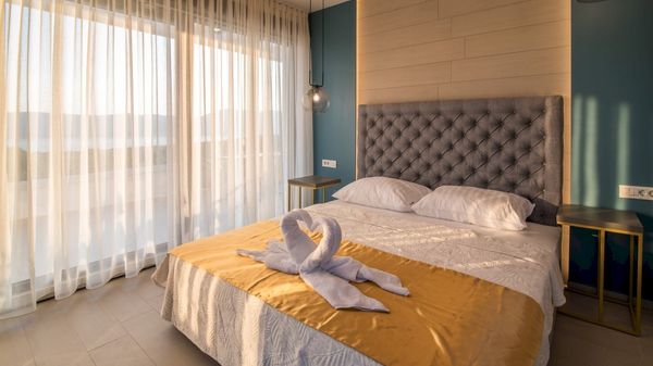 Moderna Villa Viktorija s pogledom na more i bazenom na Krku