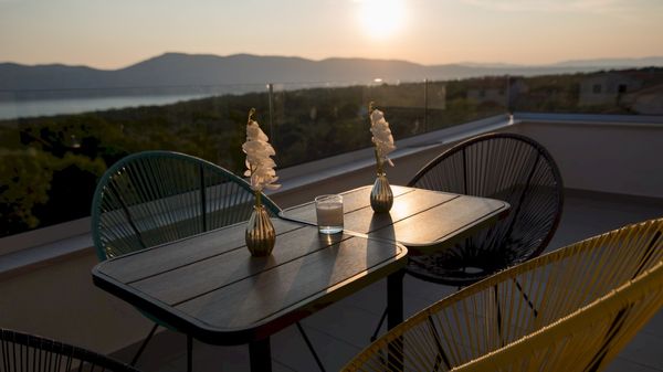 Moderna Villa Viktorija s pogledom na more i bazenom na Krku