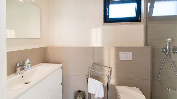 Moderna Villa Viktorija s pogledom na more i bazenom na Krku