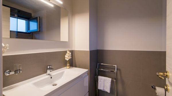 Moderna Villa Viktorija s pogledom na more i bazenom na Krku
