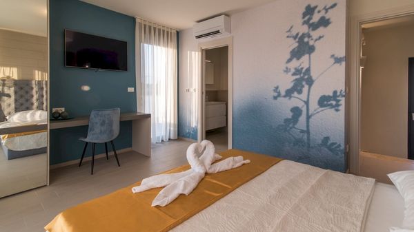 Moderna Villa Viktorija s pogledom na more i bazenom na Krku