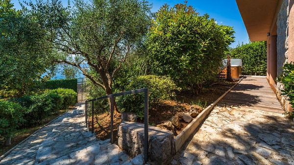 Vila Verde i Blue s grijanim bazenom, pogledom na more i jacuzzijem