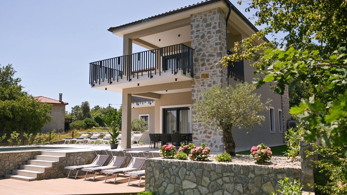 Modern Villa Figa II with stone facade, sun terrace and garden in Gostinjac on Krk Island